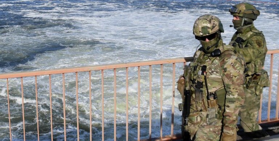 Российские военные возле Днепра Российские военные возле Днепра