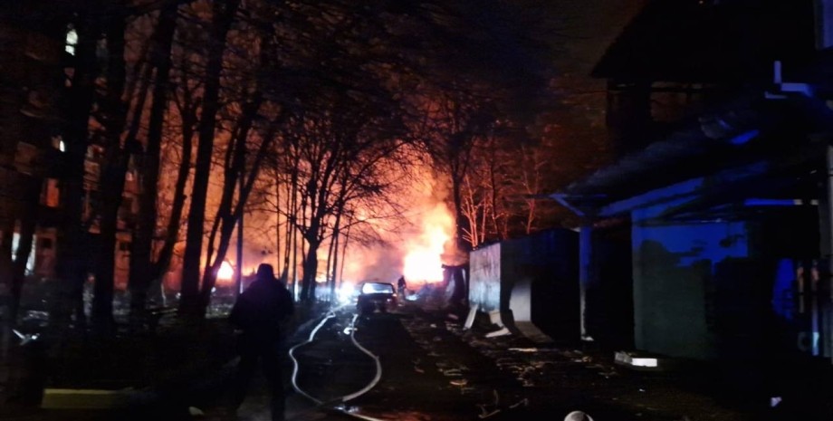 Последствия удара, иллюстративное фото Харьков, война, Украина, спасатели, фото