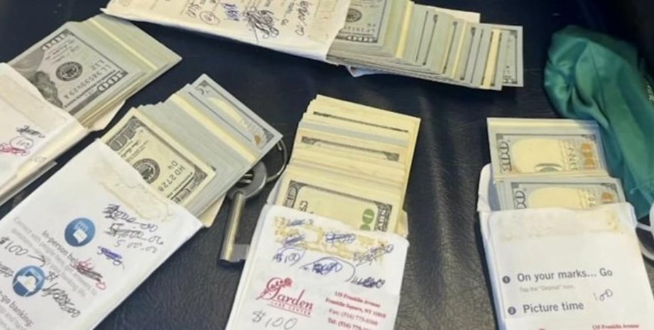 Деньги, сумка с деньгами, забыли деньги в поезда, полно наличных, детектив, транспортная служба, поиск владельца