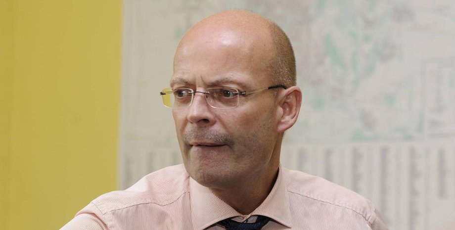 Германия, чиновник, вакцинация, вне очереди, отстранение,