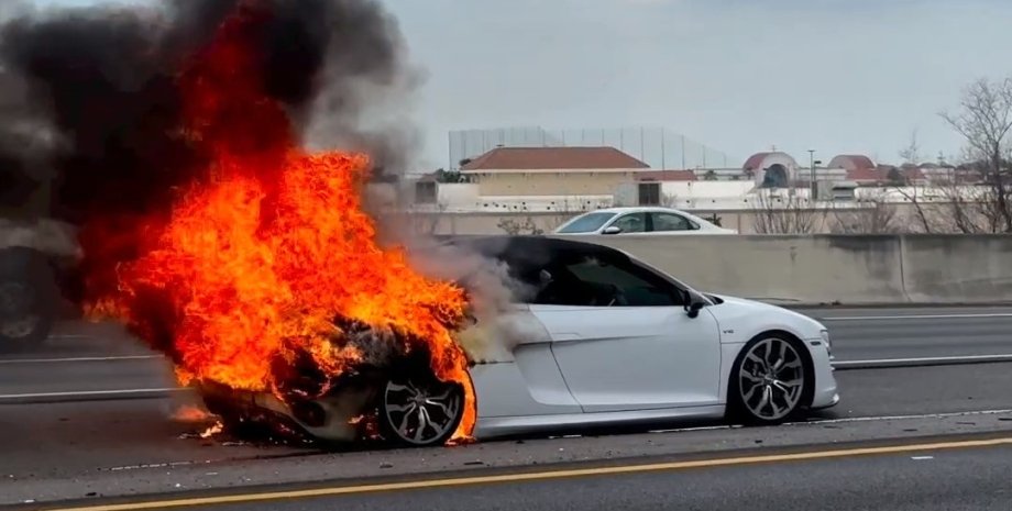 Audi R8 Spyder, Audi R8, суперкар Audi, сгорел Audi, сгорел суперкар