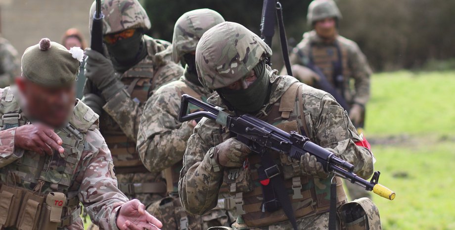 Es un entrenamiento militar básico intensivo para los reclutas antes de enviarlo...