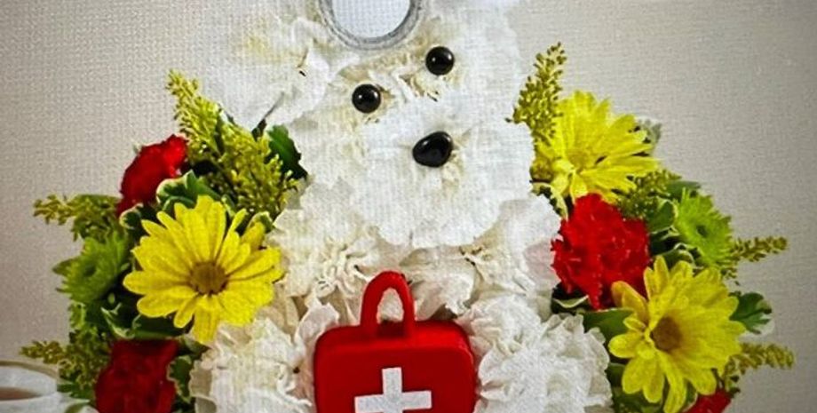 Букет у формі песика, квіткові композиції, квіти, подарунок сестрі, дивні історії, курйози, приколи