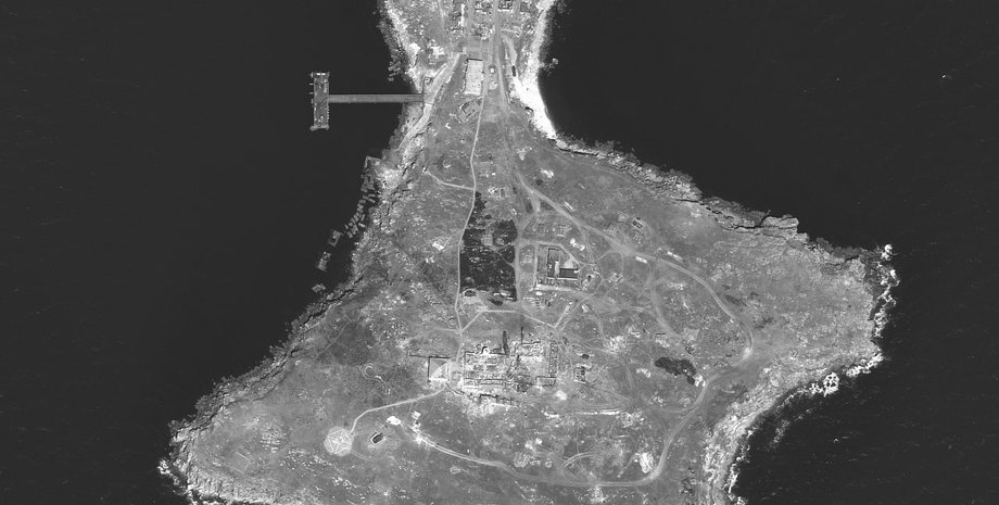 обстріл зміїного