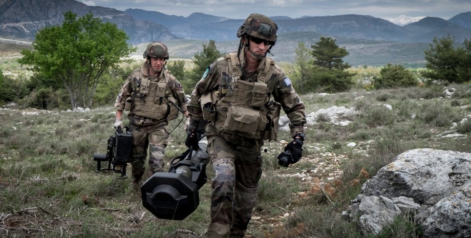 французский Akeron MP