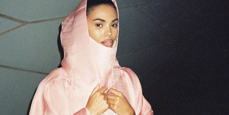 Тіна Кунакі