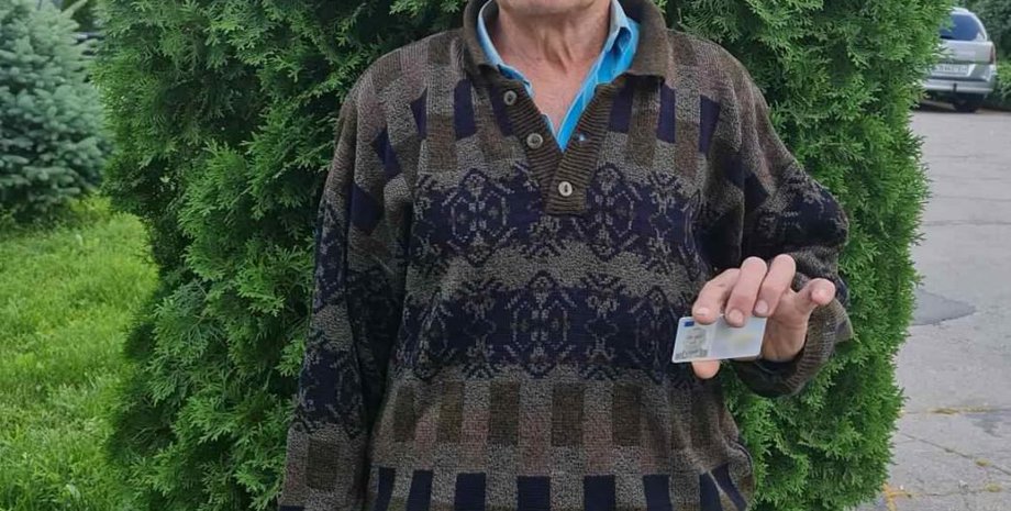 Чоловік вперше отримав паспорт громадянина України у 66 років