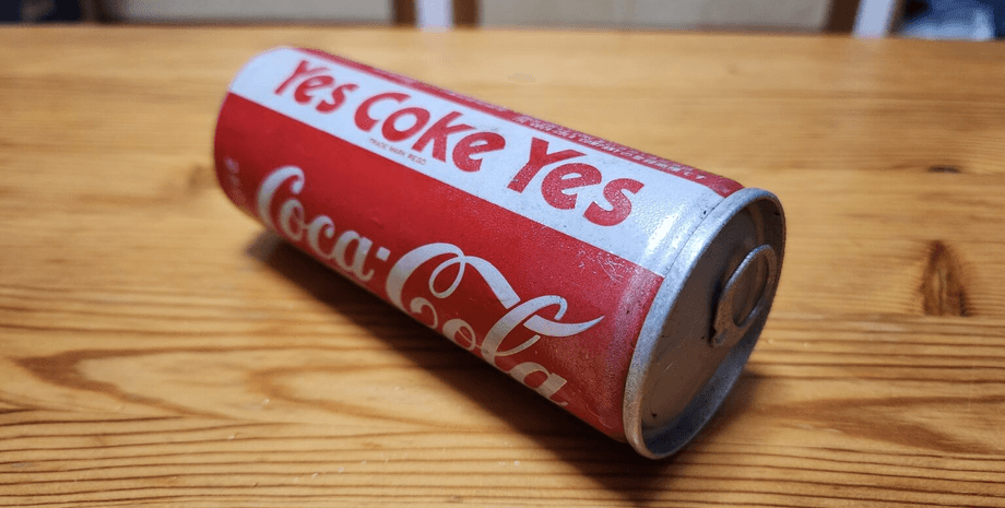 Турист нашел 40-летнюю банку Coca-Cola, банка Coca-Cola, Coca-Cola в банке, неожиданная находка, газированный напиток,