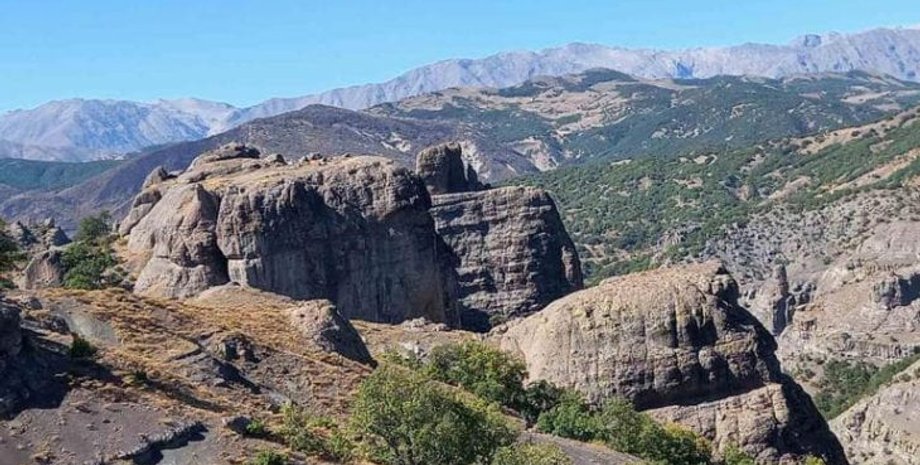 Східна Анатолія, Туреччина, археологи, археологія, знахідка, розкопки, фортеця, поселення, храм, дослідження, історія, релігія, вівтар, Бог, божество, священне місце
