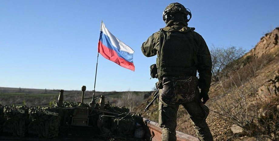 Share: Small groups of occupiers in Kupyansk, Kharkiv region, wave Russian flags...