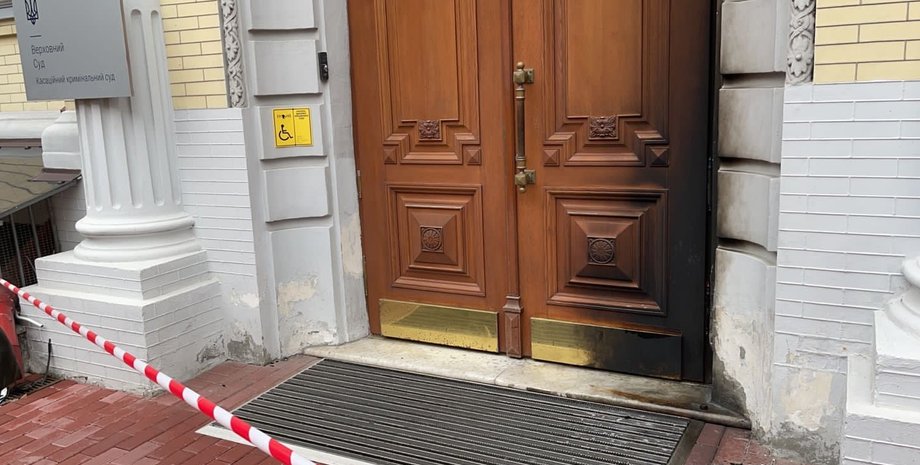 Суд отправил под стражу Мельника, пытавшегося поджечь здания в Киеве