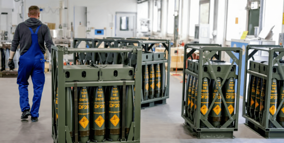 155-мм боеприпасы 155-мм боеприпасы, снаряды, помощь Украине, снарядный голод, война в Украине, фото