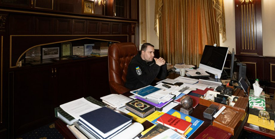 Блокнот "Список п***в 2026" і не тільки: що цікавого ЗМІ помітили в кабінеті Буданова (фото)