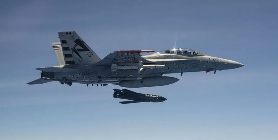 Пуск ракети AGM-158C, ракета LRASM, AGM-158C