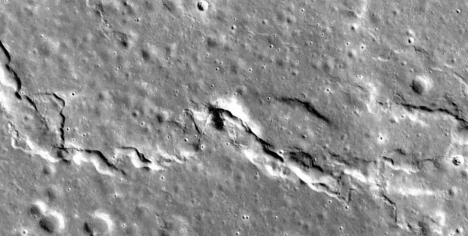 Луна землетрясение