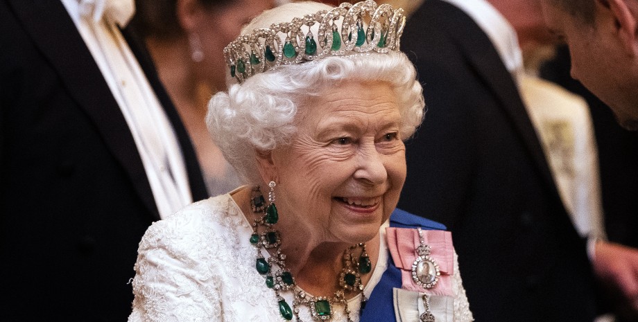 Королева Єлизавета II, померла королева, королева померла, вбрання королеви, королева єлизавета модні образи, королева вбрання