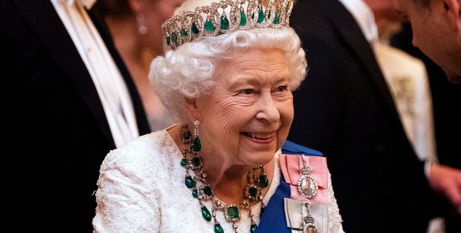 Королева Єлизавета II, померла королева, королева померла, вбрання королеви, королева єлизавета модні образи, королева вбрання