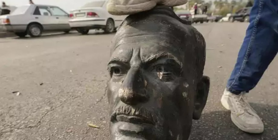 Памятник Асаду