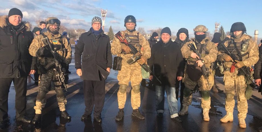 Анджелино Альфано (третий слева) / Фото: twitter.com/pavloklimkin