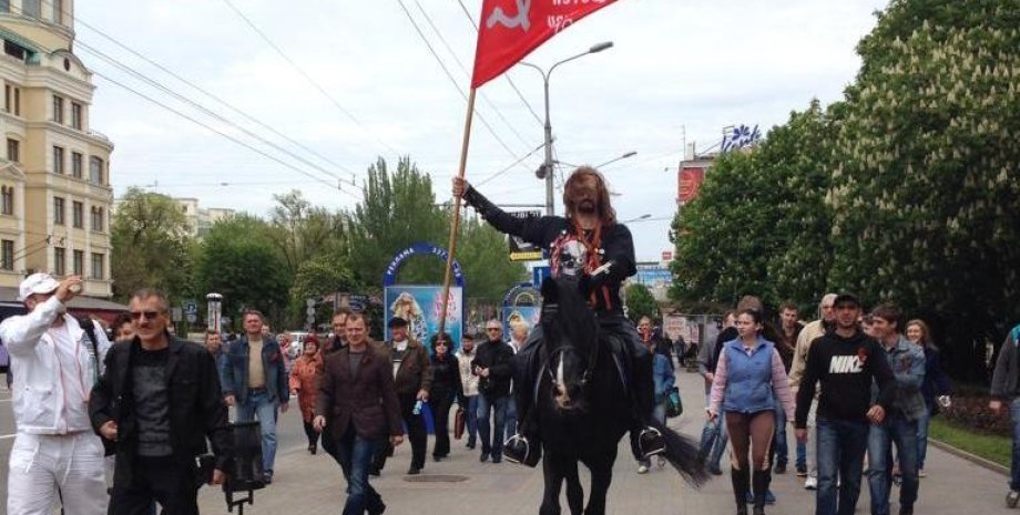 Никикта Джигурда на сепаратистском митинге в Донецке / twitter.com/novostidnu