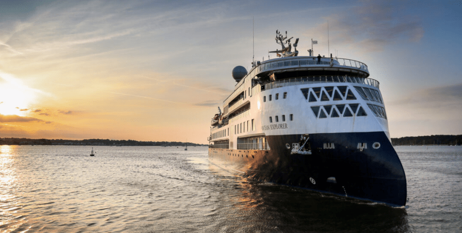 Круїзний лайнер Ocean Explorer, судно, лайнер, круїз, сіли на мілину, судно сіло на мілину, пасажири, рятувальники, Арктика,