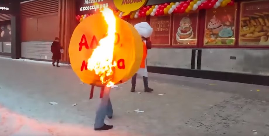 Скриншот: youtube.com / Настя Ларионова