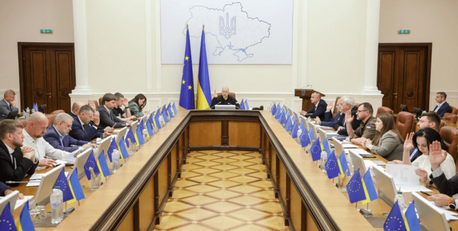 Кабмін, перестановки в Кабміні, кадрові зміни, звільнення міністрів, кого звільнять з Кабміну