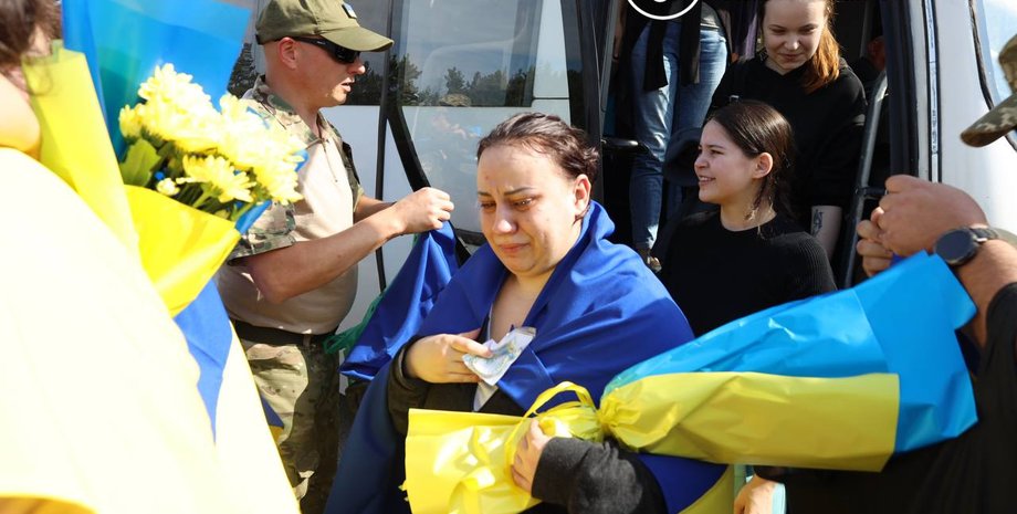 Возвращение украинок из плена
