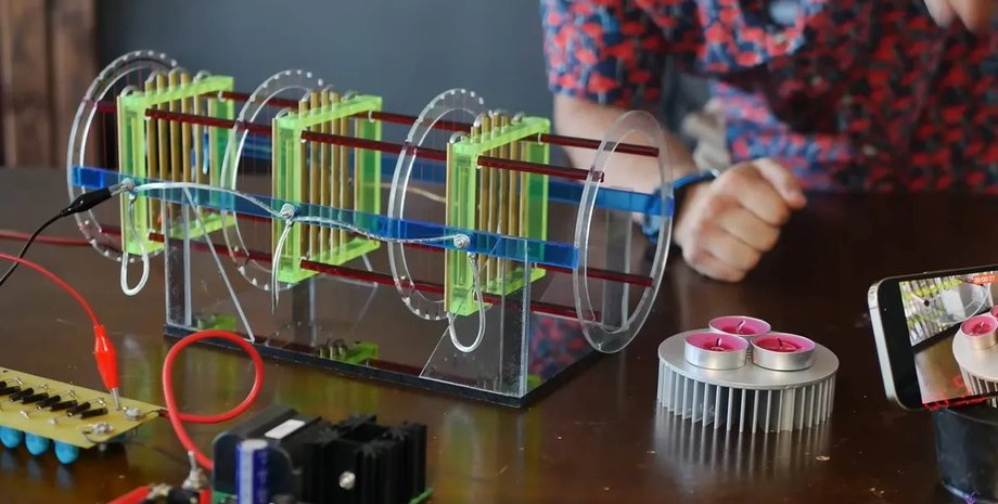 ионный двигатель