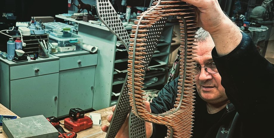 Михайло Рева, скульптура, окуляри, фото