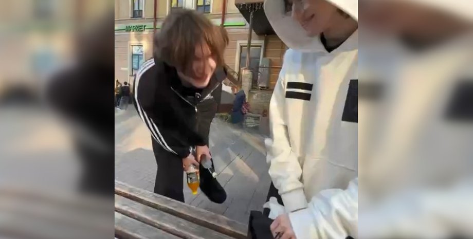 Русская музыка в Украине, музыка РФ в Киеве, музыка РФ на Подоле, музыка РФ Контрактовая площадь, музыка РФ полиция, музыка РФ СБУ