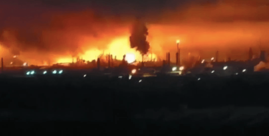 Удар дронов по НПЗ, дроны, ВСУ