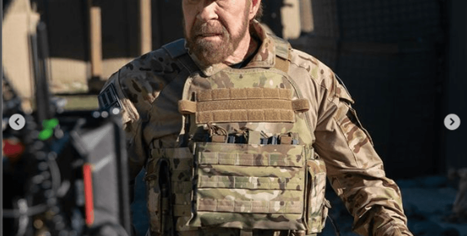 Несмотря на почтенный возраст, Чак продолжает сниматься в кино.