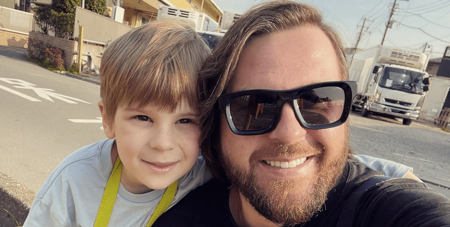 Сергей Танчинец с сыном Сергей Танчинец, мальчик, автомобиль, дорога