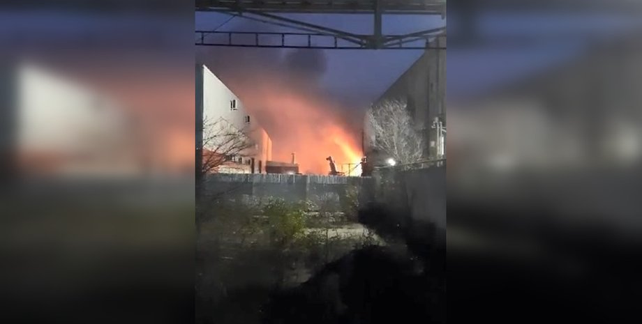 Пожар в Волгограде, Волгоград завод пожар, Волгоград чрезвычайное происшествие, Волгоград взрыв, РФ взрыв