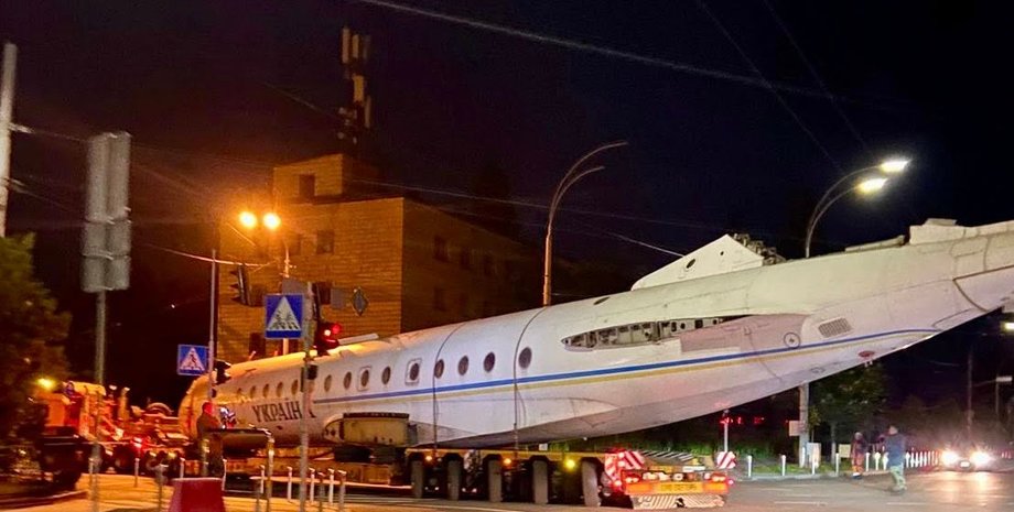 Літак у Києві