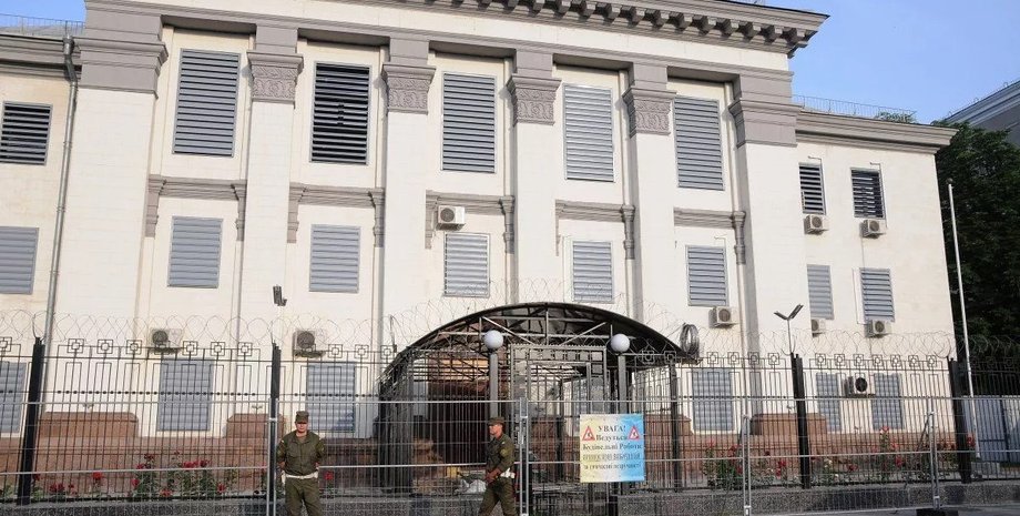 здание посольства РФ