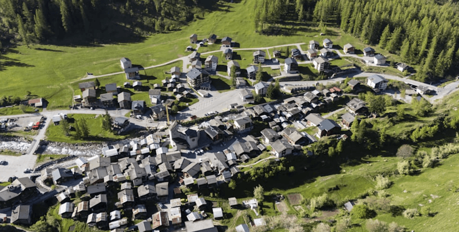 Евакуація села в Швейцарії, загроза обвалу скель, Блаттен, кантон Валліс, Альпи, гора Бічхорн, природна катастрофа