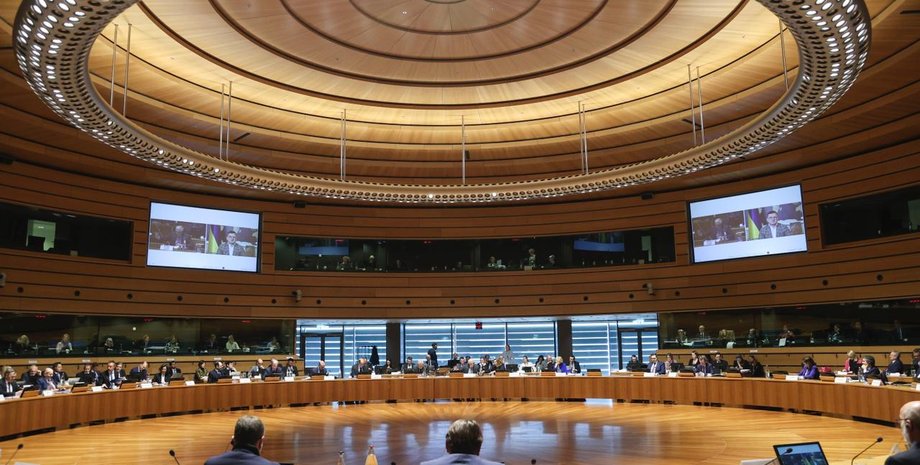 Украина получит кредит 90 миллиардов евро