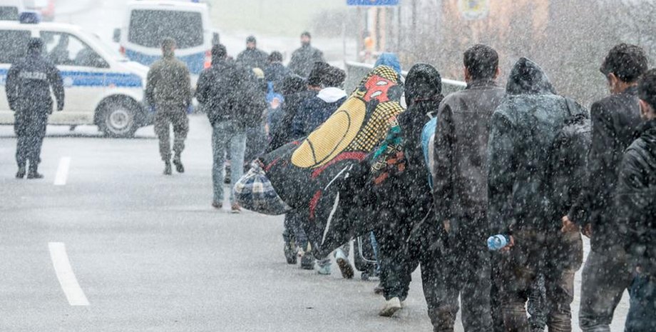 Мигранты на границе Германии с Австрией / Фото: dw.com