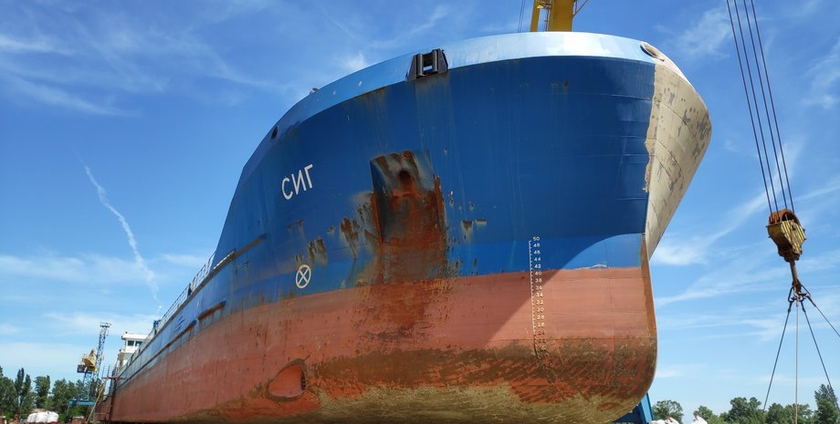 Танкер РФ нефтяной танкер РФ в порту