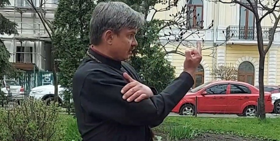 Священник, пьяный священник, задержание священника, священник в Киеве