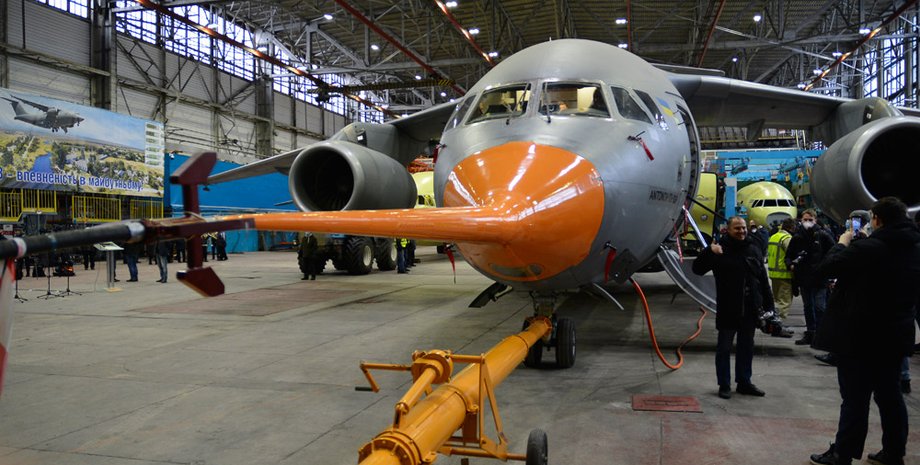 Самолет Антонов