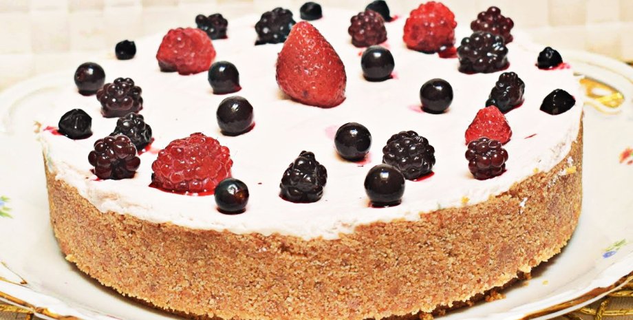 Йогуртовий торт із ягодами торт із ягодами