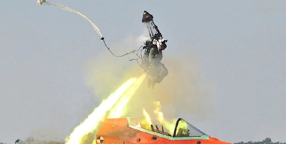 катапультирование из истребителя