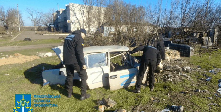 Автомобілі місцевих жителів, які знищили російські війська