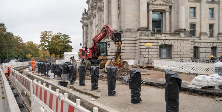 Берлин, здание парламента, Бундестаг, усиление защиты от террористов, защитные столбы