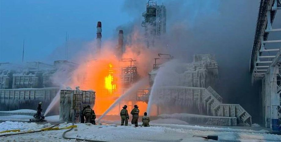 Атаки украинских дронов на нефтяные объекты РФ Добыча нефти из РФ