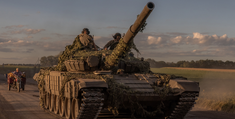 Nach Angaben des Soldaten Cyril Sazonova zerstören die Russen die Dörfer der Reg...