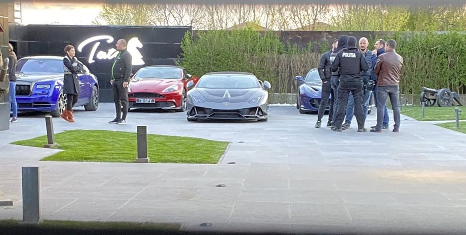 авто Ендрю Тейта, Ендрю Тейт, колекція авто, автомобілі Ендрю Тейта, Bugatti Chiron, Ferrari 812, Mercedes S-Class